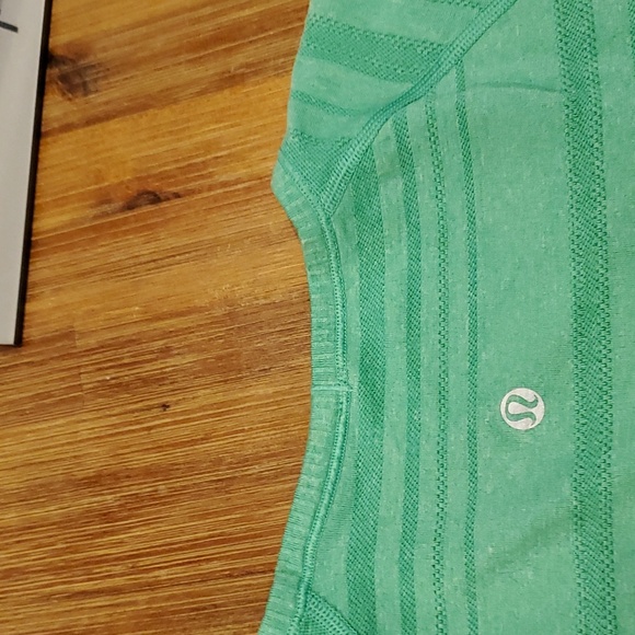 Women's Lululemon Running Top - Picture 4 of 4